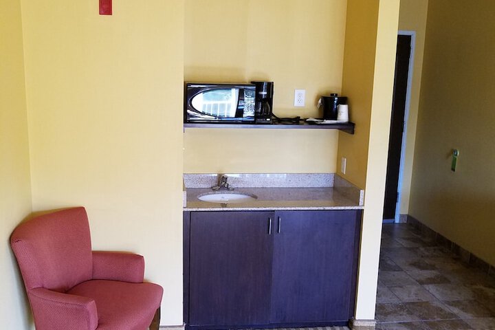 La Quinta Inn & Suites by Wyndham Atlanta-Union City