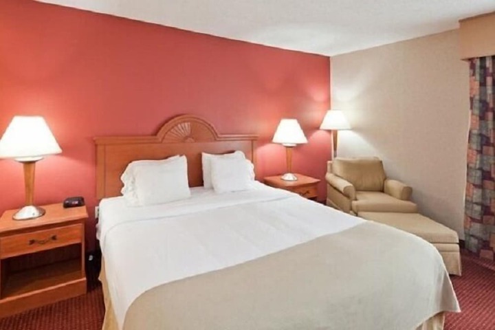 Quality Inn & Suites Lawrenceburg
