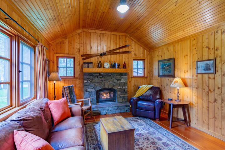 Lake Creek Lodge