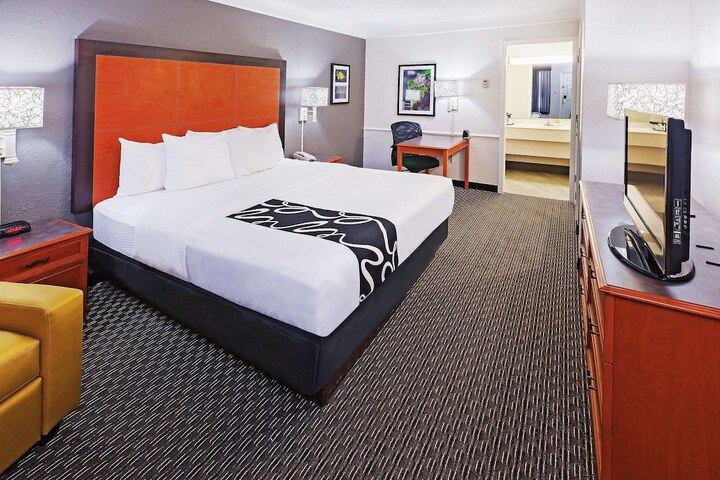 Room 50 of 102