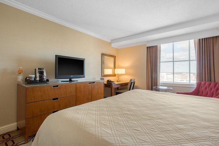 Room 27 of 146