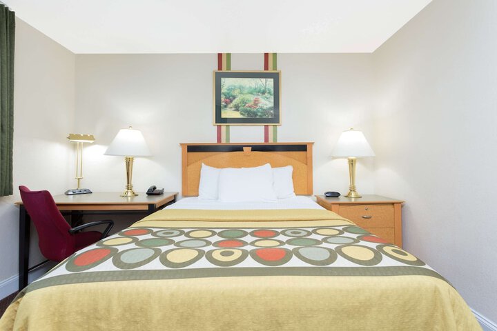 Room 8 of 17