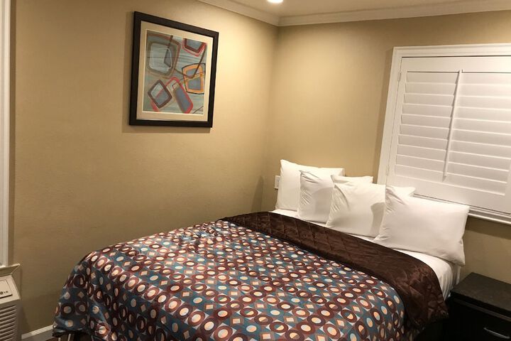 Room 18 of 36