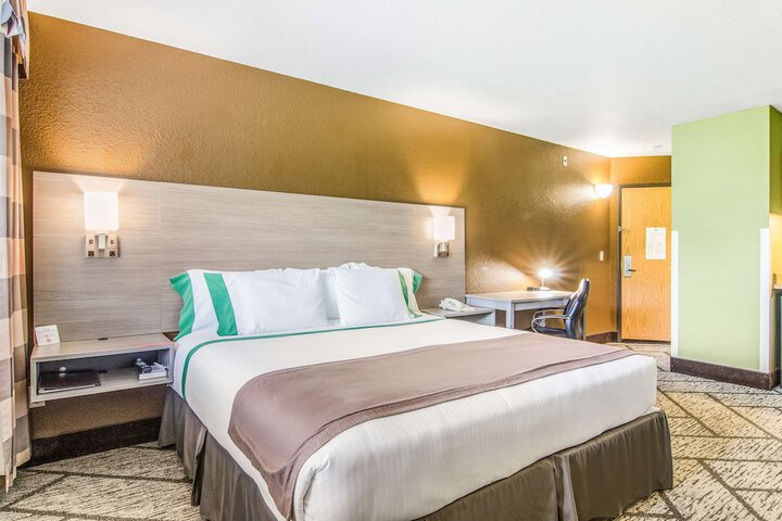 GuestHouse Inn & Suites Hotel Poulsbo