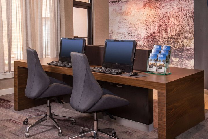 Business Center 32 of 33