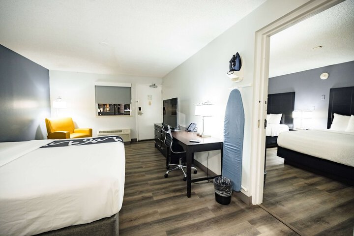 Room 52 of 56