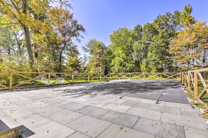 Modern Escape w / Fire Pit Near Lake Waramaug