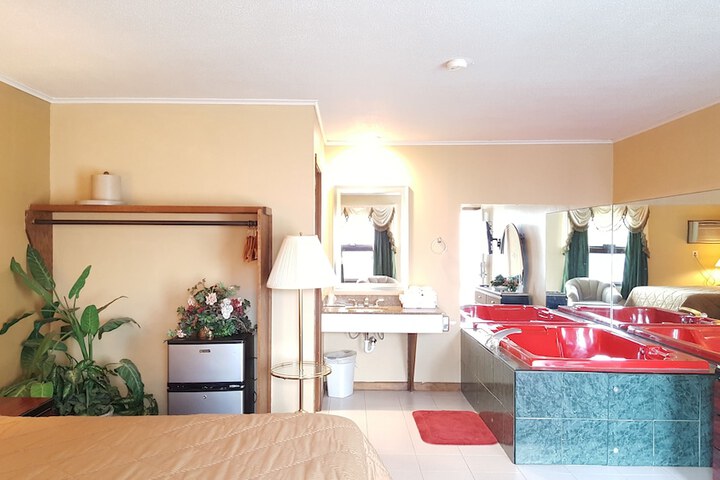 Room 8 of 14