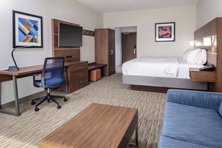 Holiday Inn Express & Suites Madison by IHG