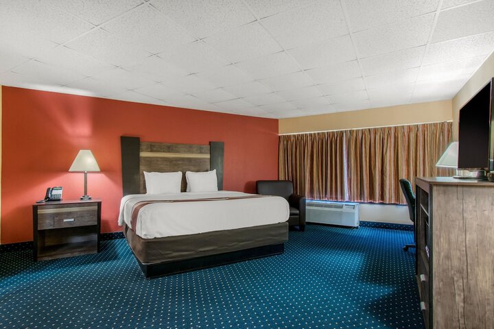 Room 10 of 32