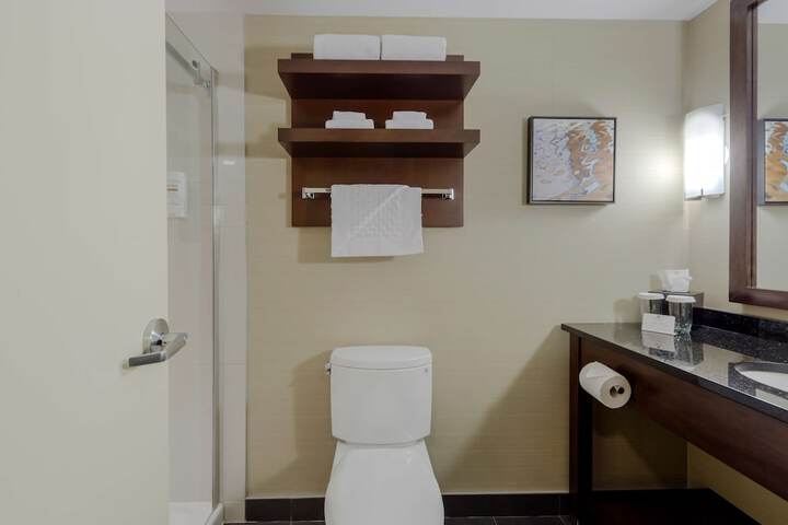 Best Western Premier Denham Inn & Suites