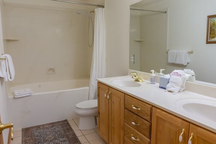 Family Vacation heated in / out Pool Tubing & Ice Skating 719 3 Bedroom Townhouse by RedAwning