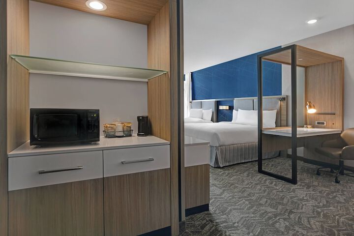 Room 25 of 40