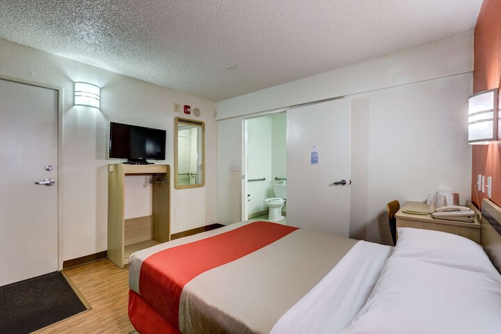 Room 18 of 21