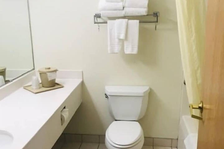 American Inn and Suites Houghton Lake