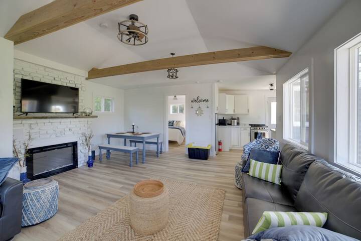 Stylish Grass Lake Retreat - Steps to Park!