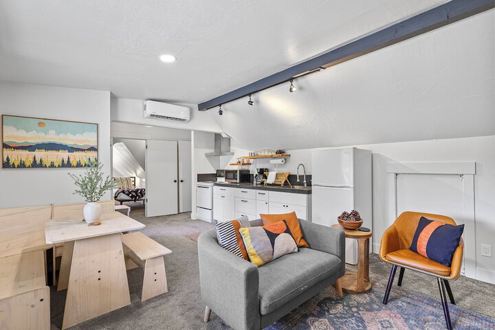Basecamp Lodge