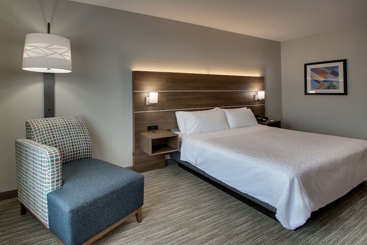 Holiday Inn Express & Suites Waukegan by IHG