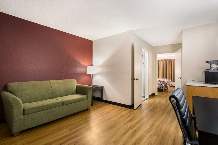 Room 28 of 32