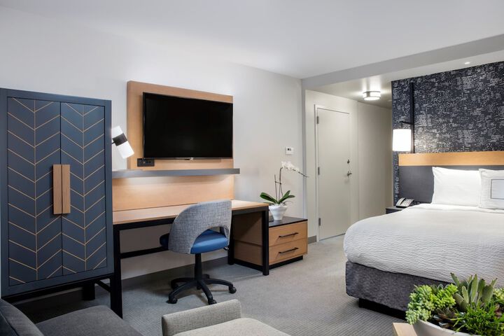 Room 21 of 49