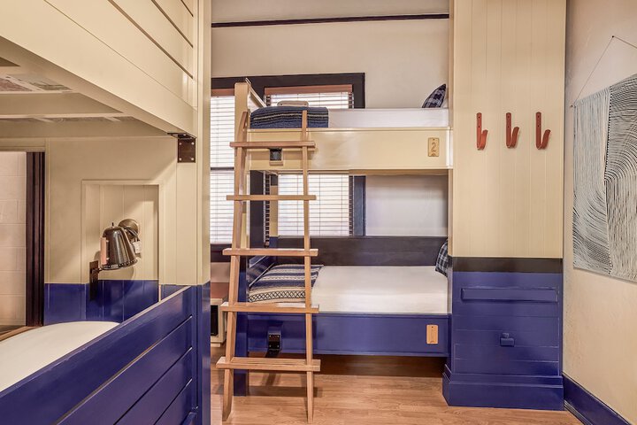Room 17 of 61
