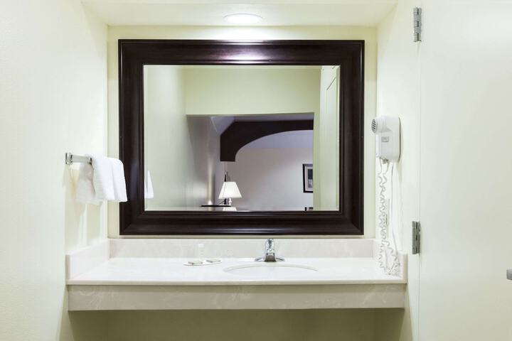Room 13 of 28