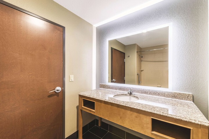 Room 9 of 34