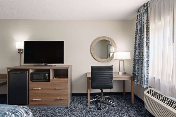 Room 10 of 32