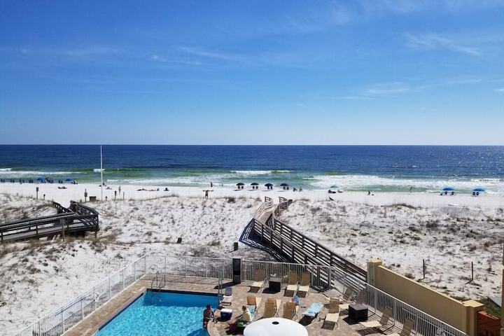 Wavecrest Lodge