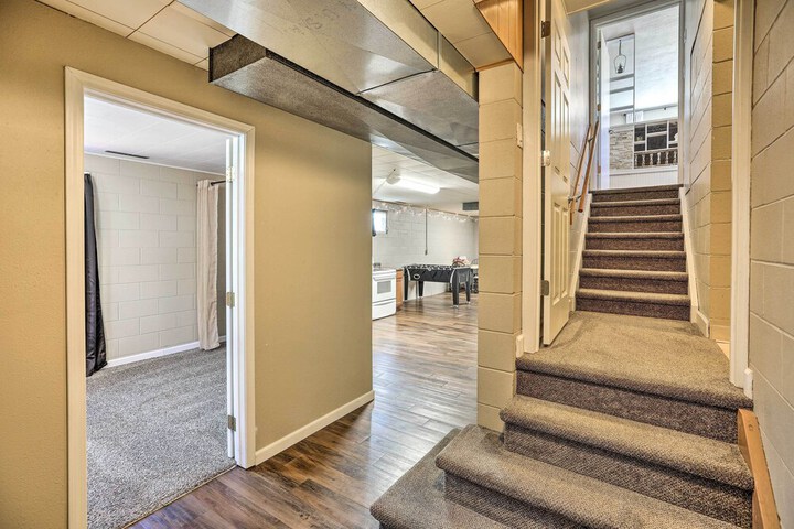 Sioux Center Split-level Home w / Game Room!