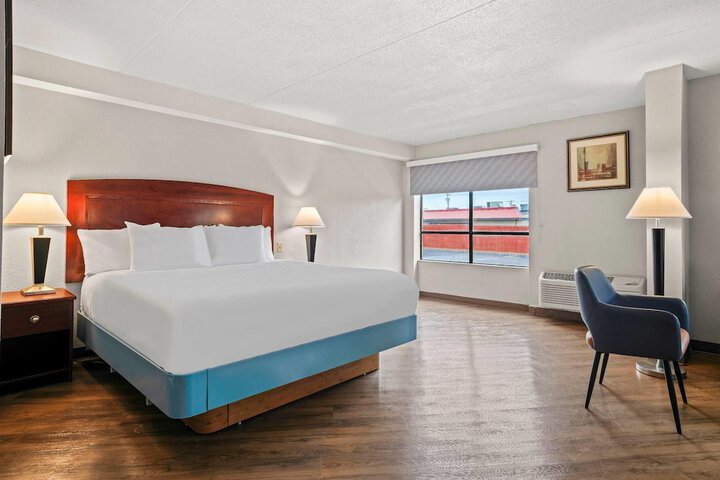 Days Inn by Wyndham Utica