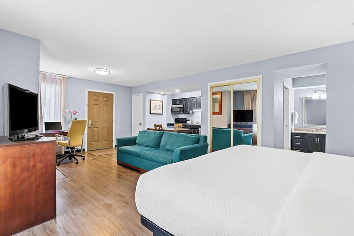 Room 21 of 38