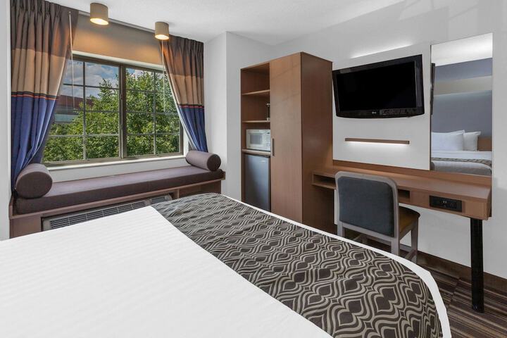 Room 33 of 49