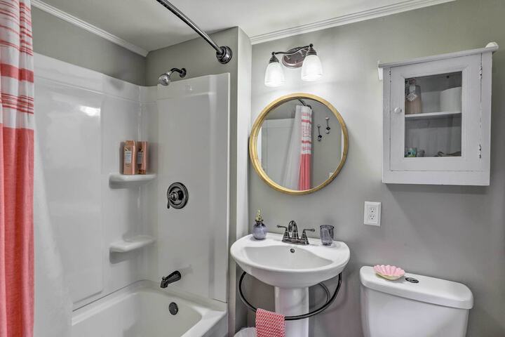 Stylish Woodfin Home w / Backyard & Fire Pit