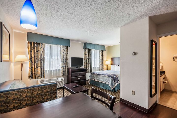 Room 11 of 25