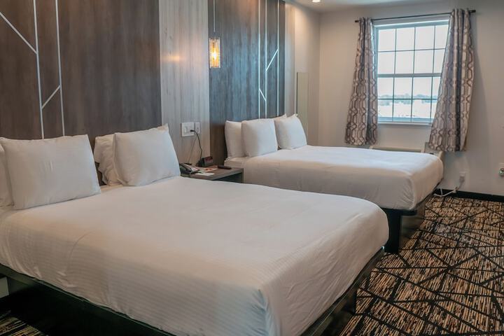 Comfeeni Inn and Suites