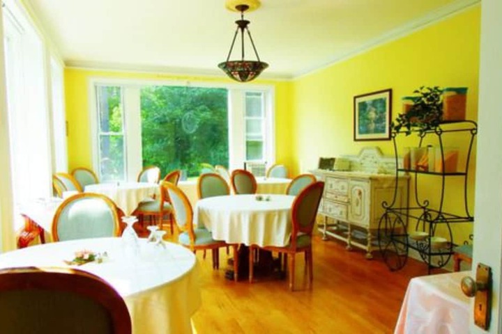 Dining 60 of 70