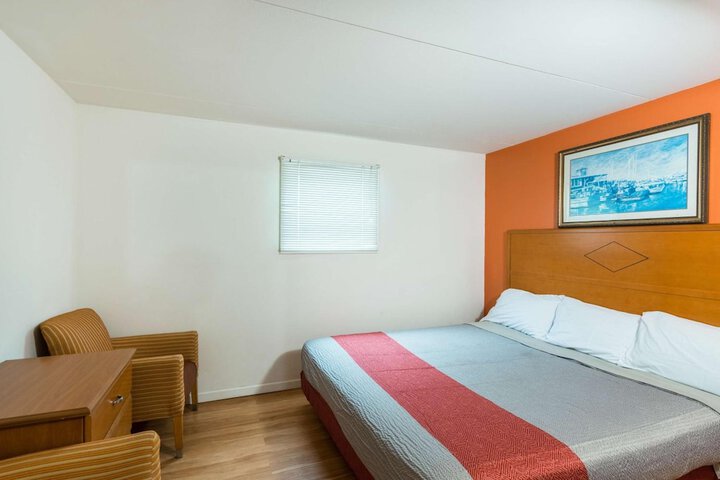 Room 9 of 25