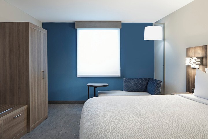 Holiday Inn Express Dallas Medical-Market Center by IHG