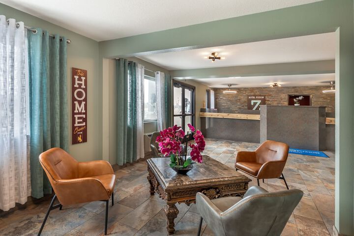HOTEL FUZION INN & SUITES