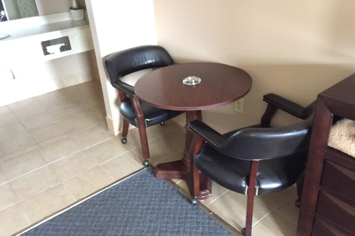 Room 9 of 33