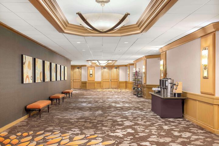 Hilton Orange County / Costa Mesa