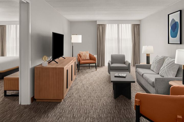 Sheraton Milwaukee Brookfield Hotel