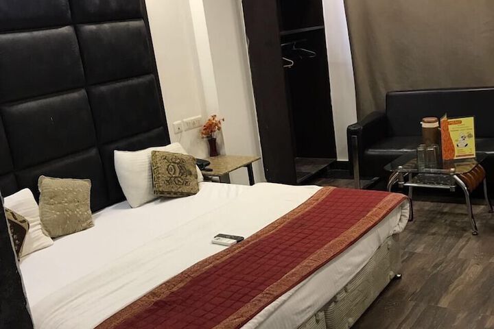Room 11 of 22