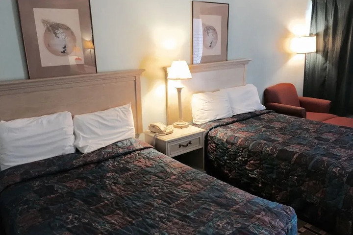 EXECUTIVE INN MARIANNA
