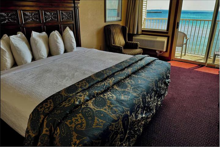 Hamilton Inn Select Beachfront Mackinaw City