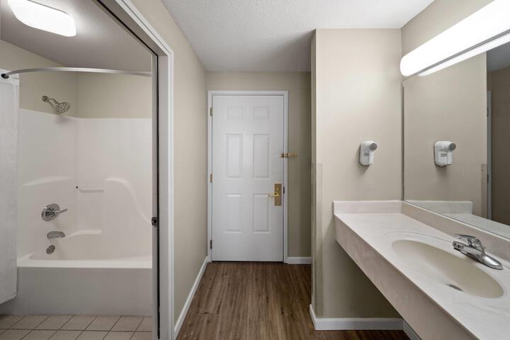 Days Inn by Wyndham Mountain Home