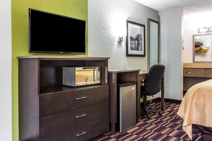Room 14 of 28