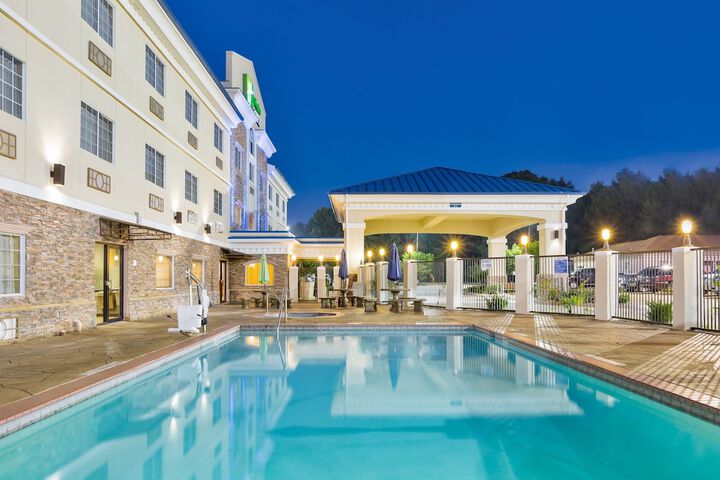 Holiday Inn Express Palestine by IHG