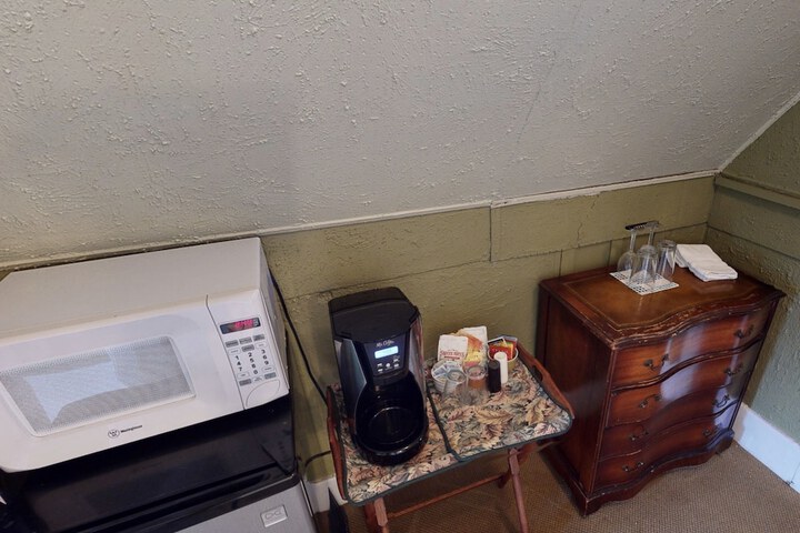 Room 15 of 39